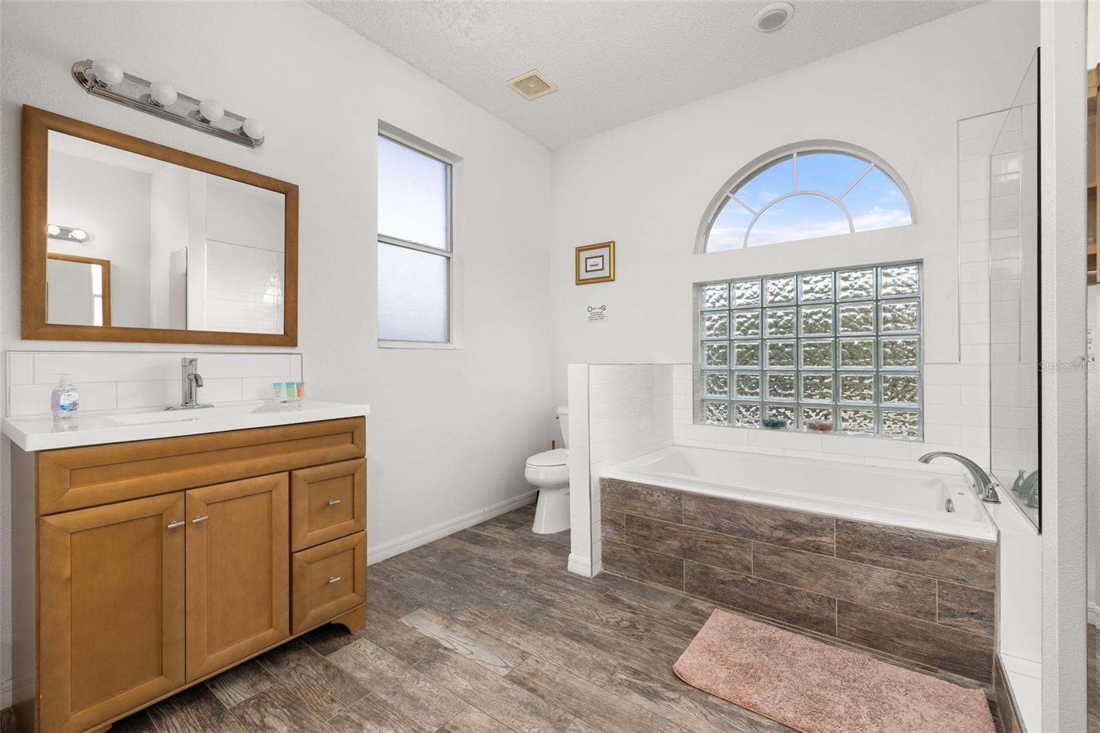 327 Greeley Loop Property Photo 13