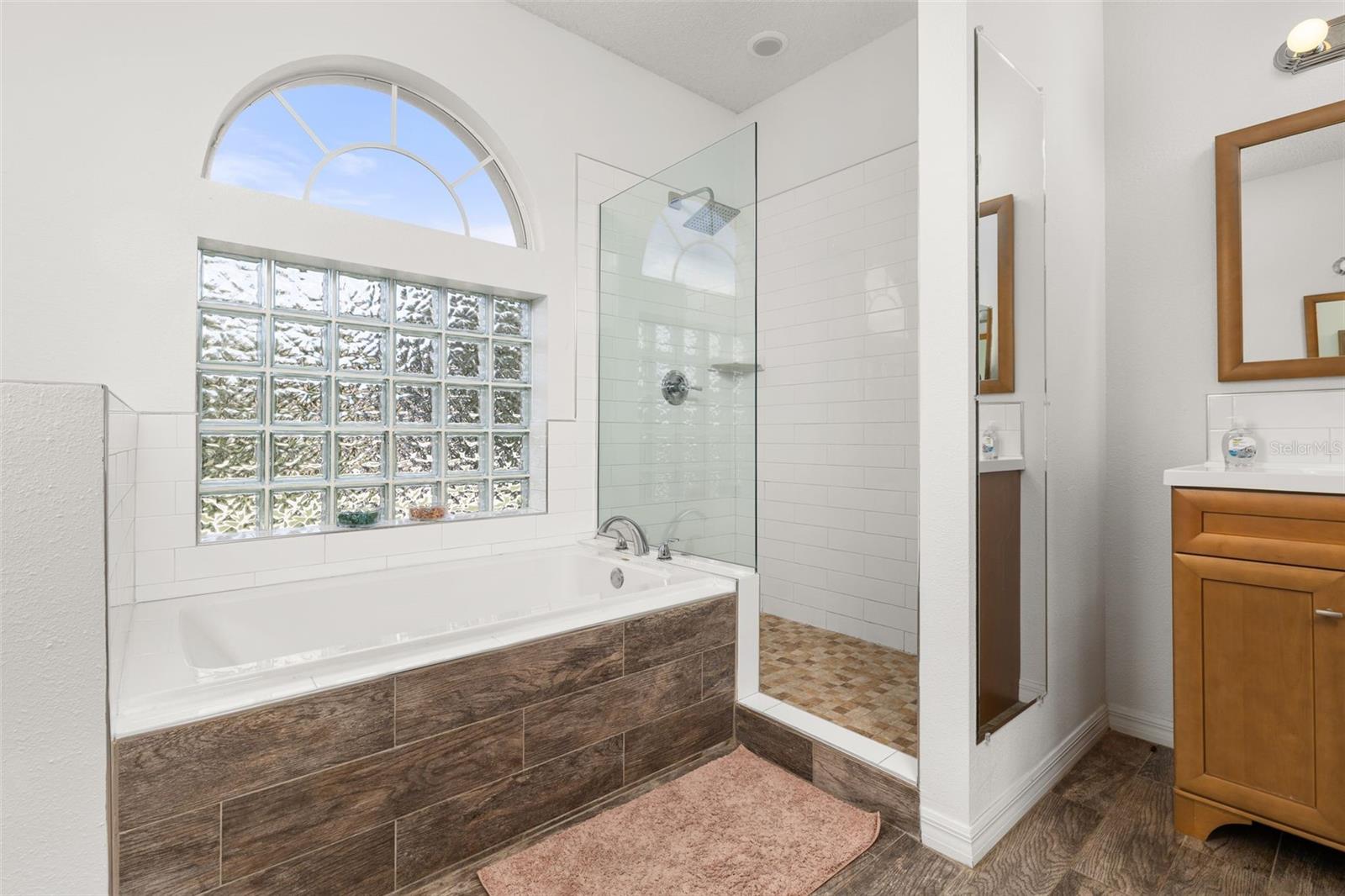 327 Greeley Loop Property Photo 14