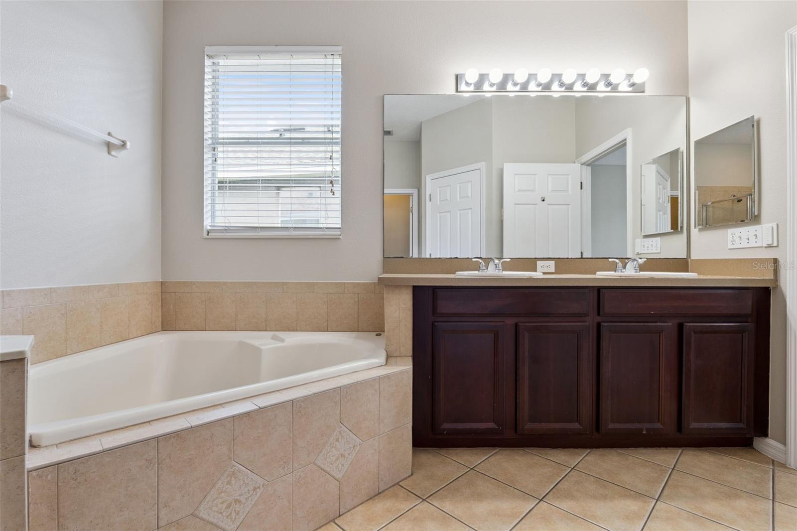 9957 Cypress Vine Dr Property Photo 16