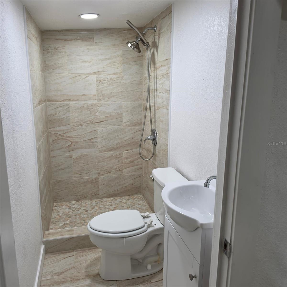 2010 Oak St Property Photo 9