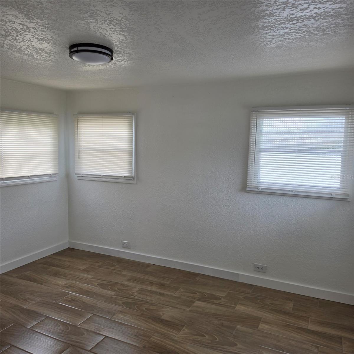 2010 Oak St Property Photo 11