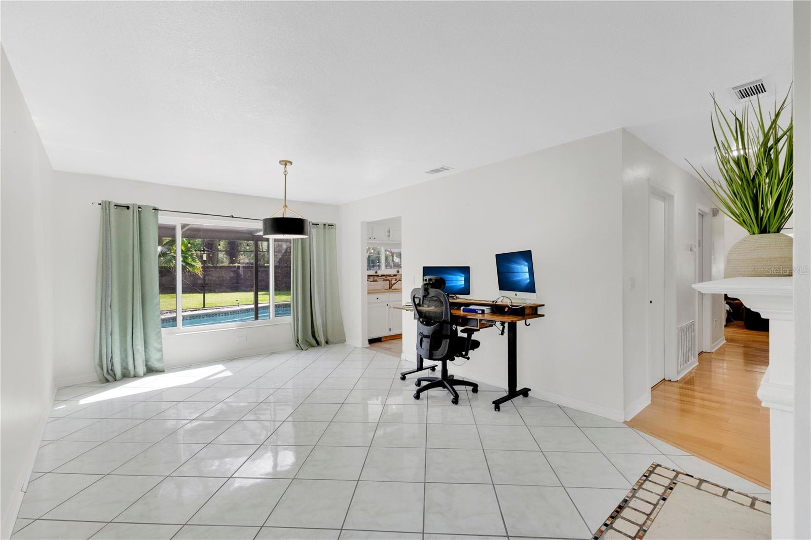 11296 Cypress Leaf Dr Property Photo 6