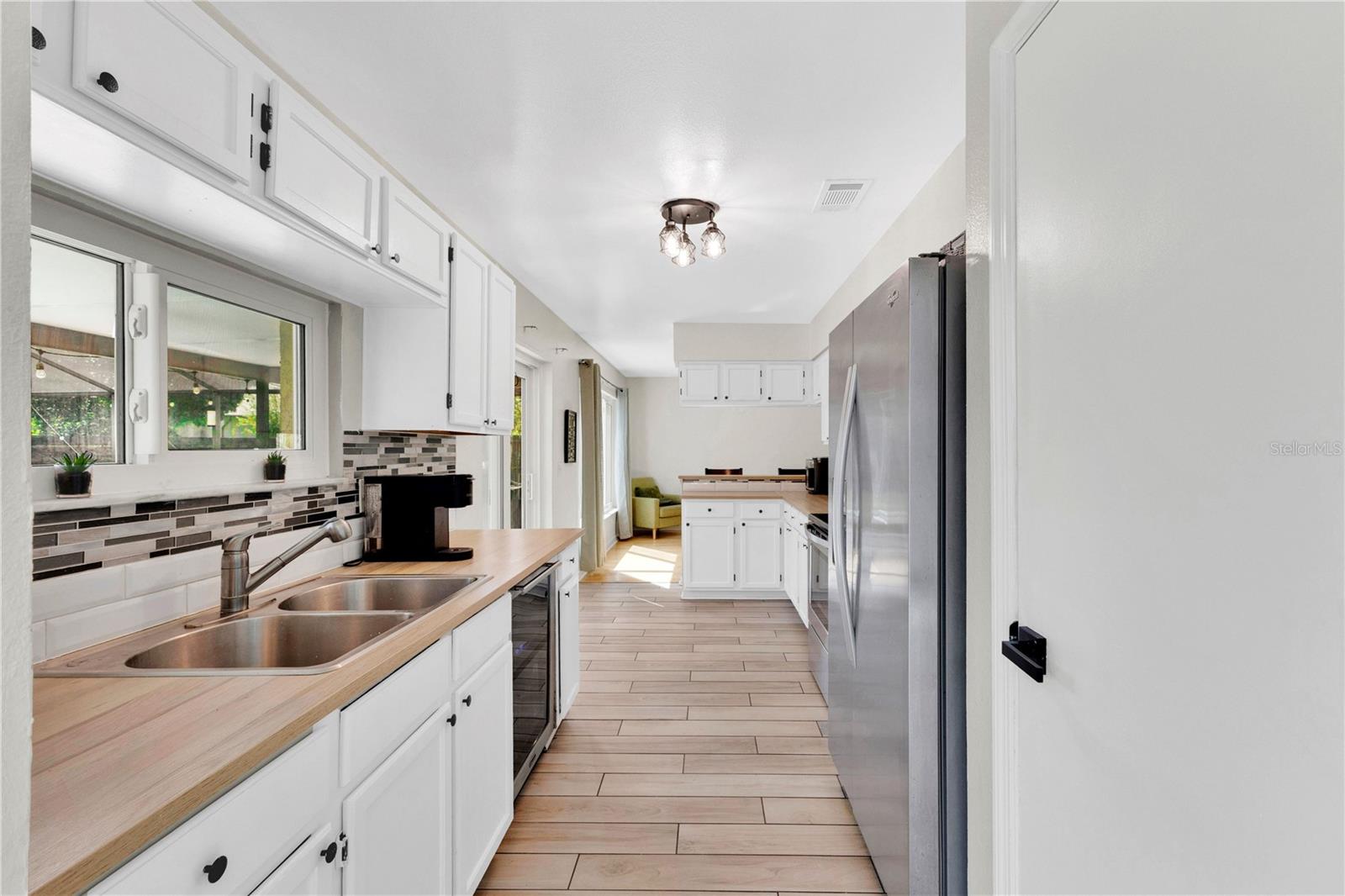 11296 Cypress Leaf Dr Property Photo 10