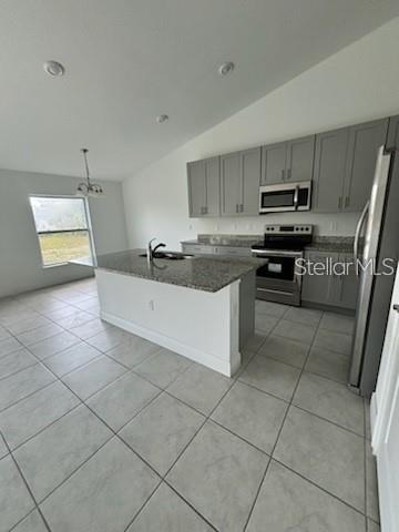 420 Bloomfield Dr Property Photo 4