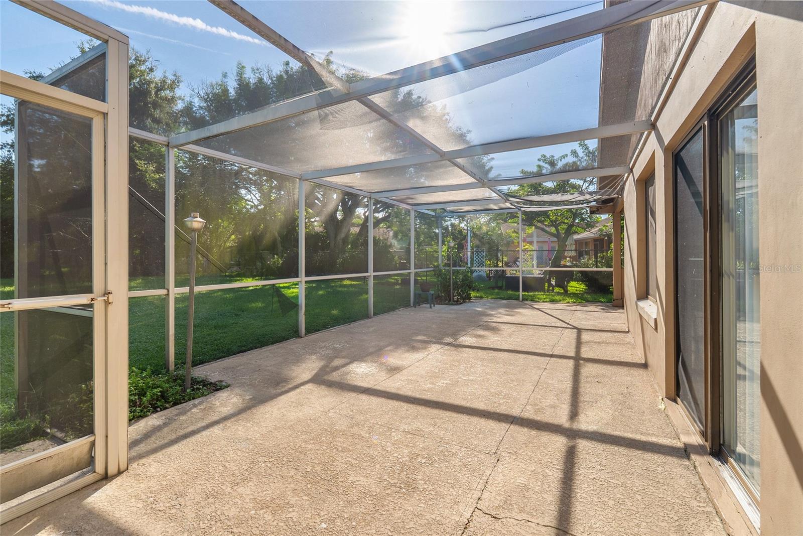 712 E Flag Way Property Photo 4