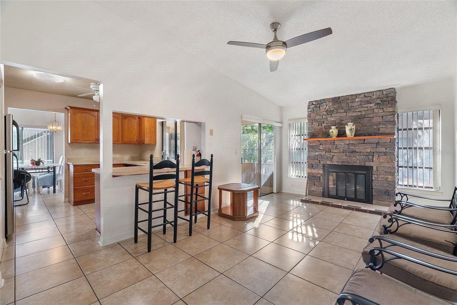 712 E Flag Way Property Photo 6