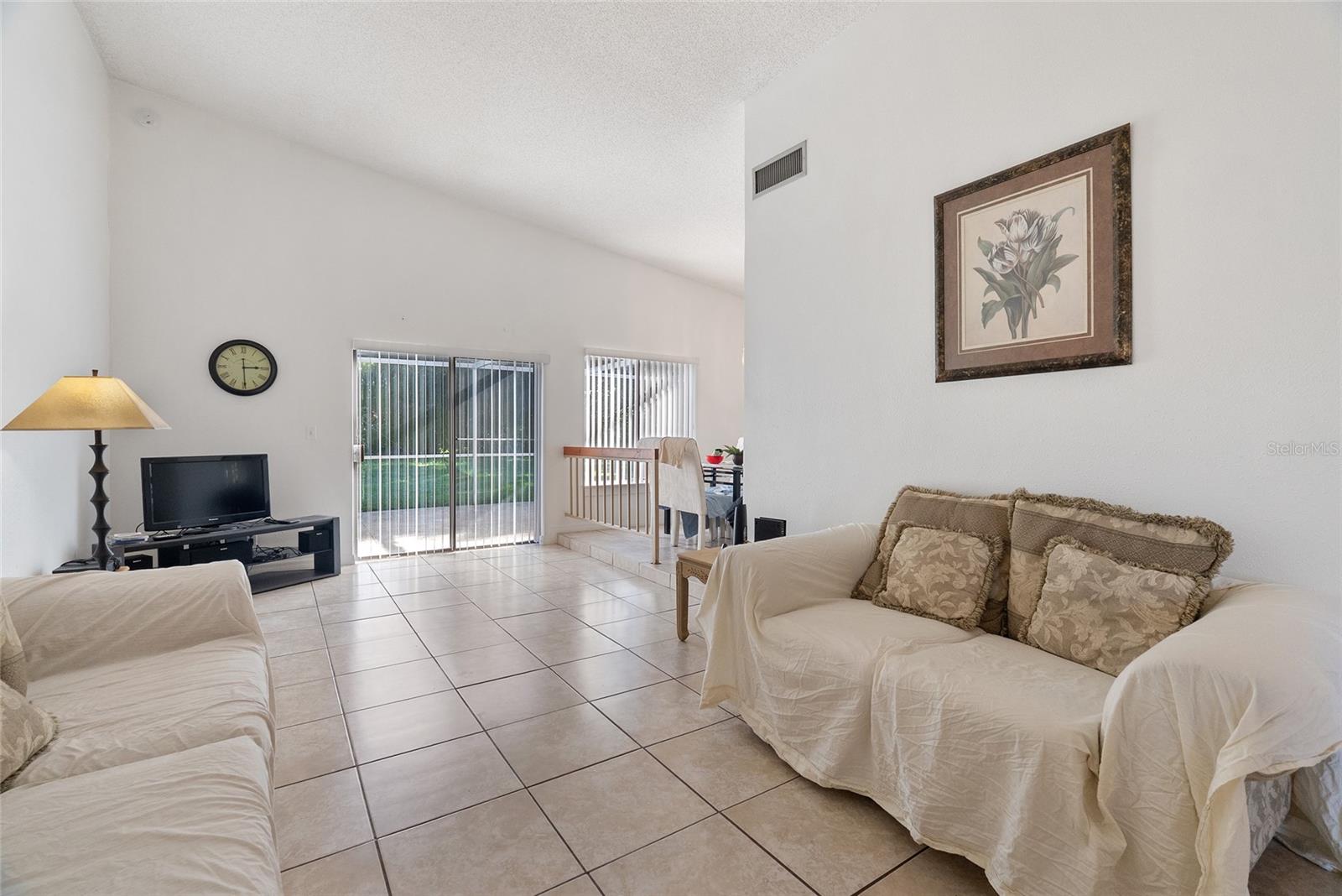 712 E Flag Way Property Photo 8