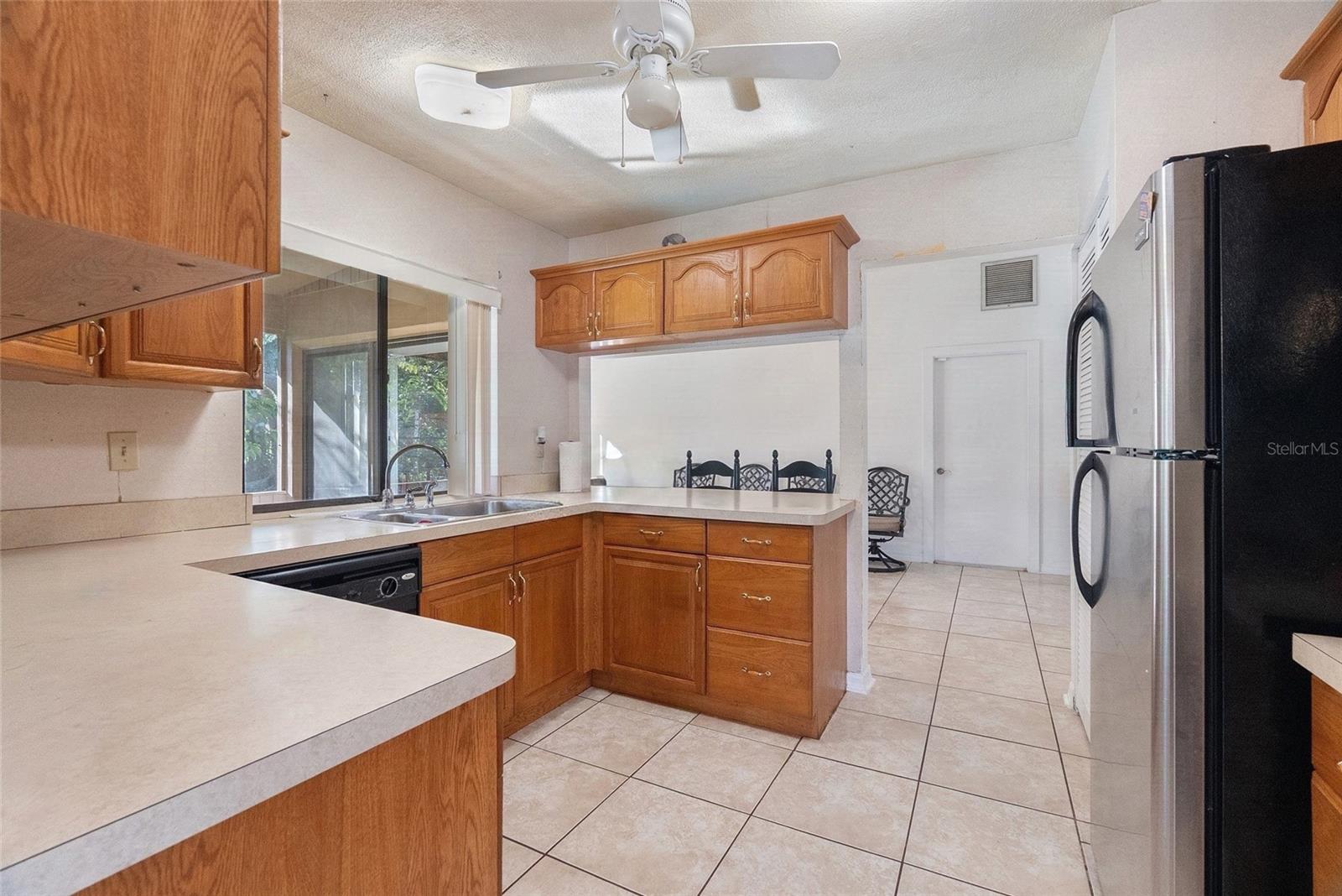 712 E Flag Way Property Photo 13