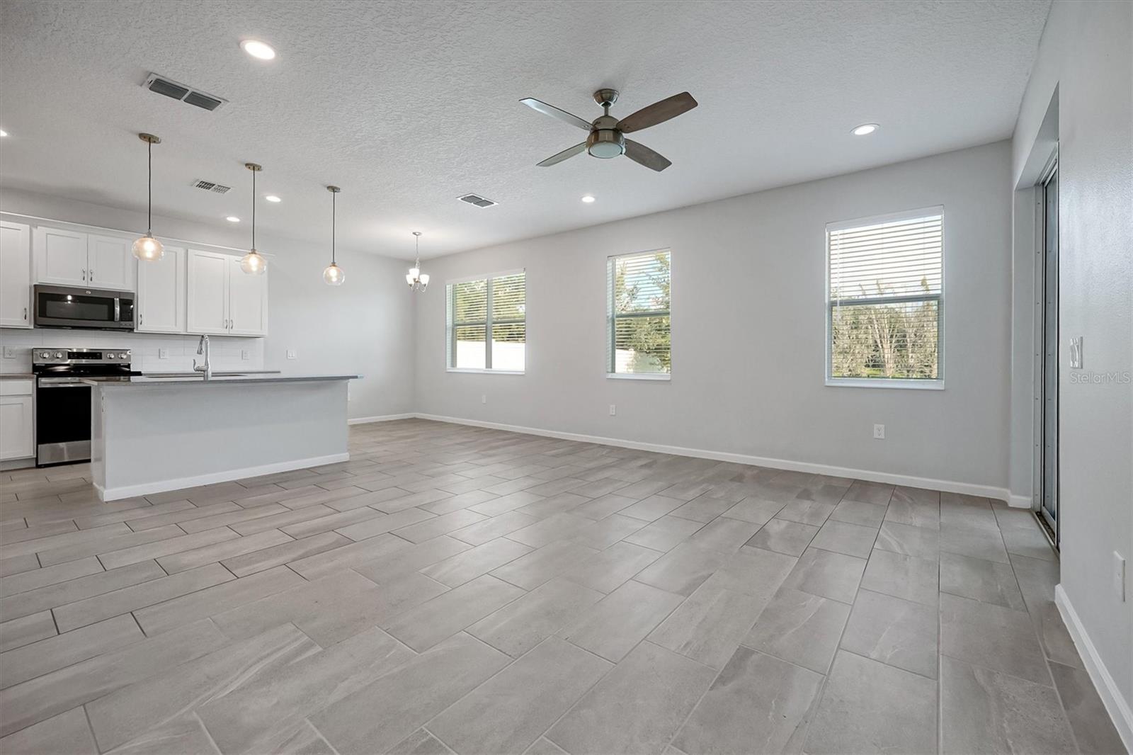 1121 Hendon Loop Property Photo 5