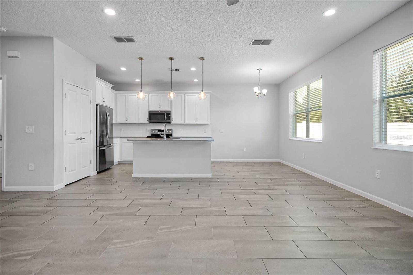 1121 Hendon Loop Property Photo 6