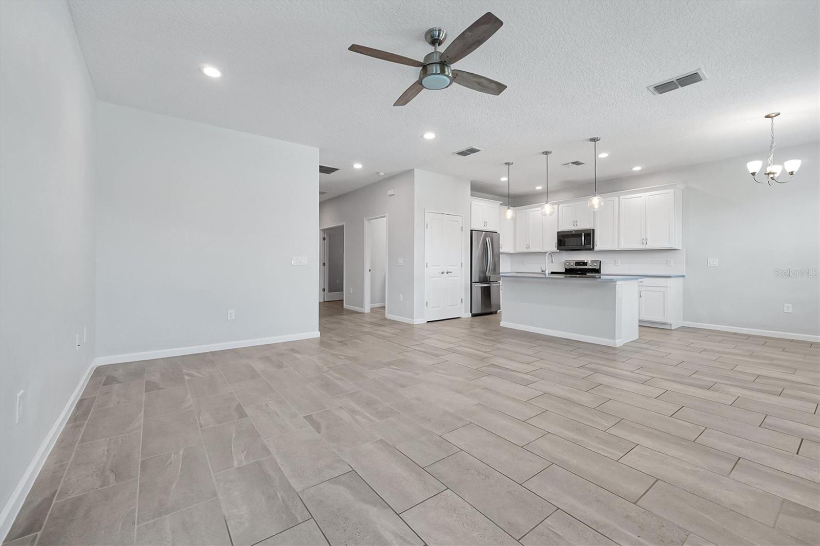 1121 Hendon Loop Property Photo 7
