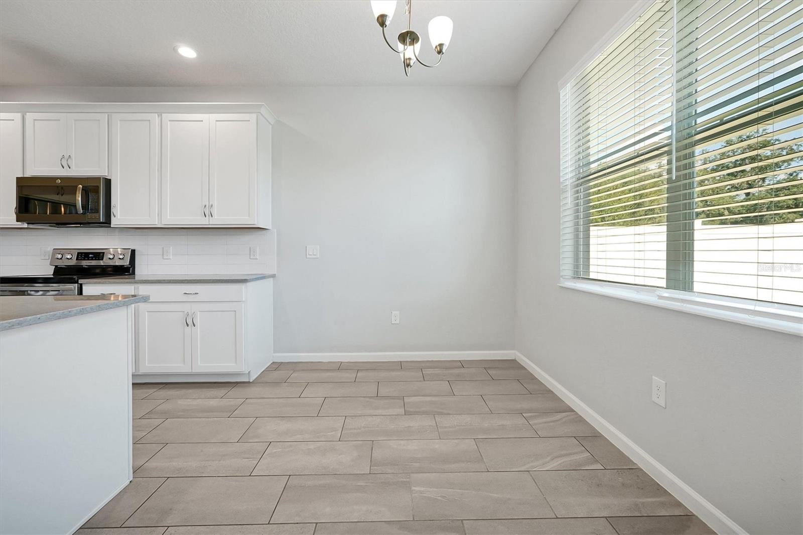 1121 Hendon Loop Property Photo 12