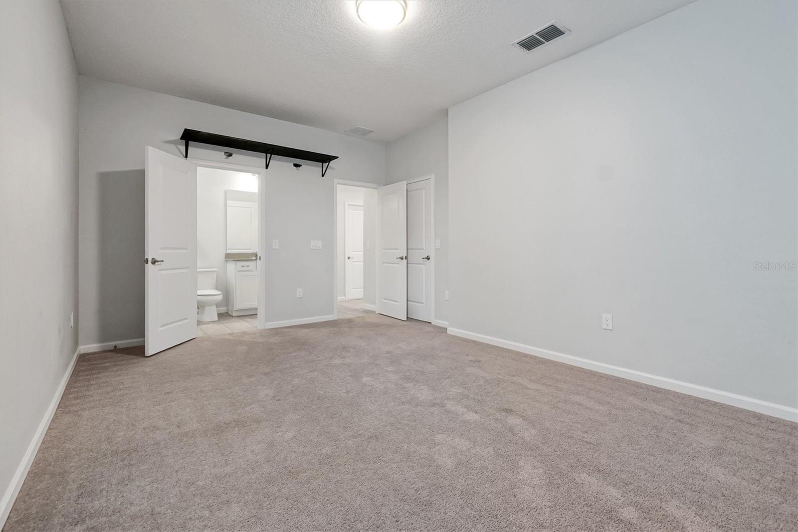 1121 Hendon Loop Property Photo 17