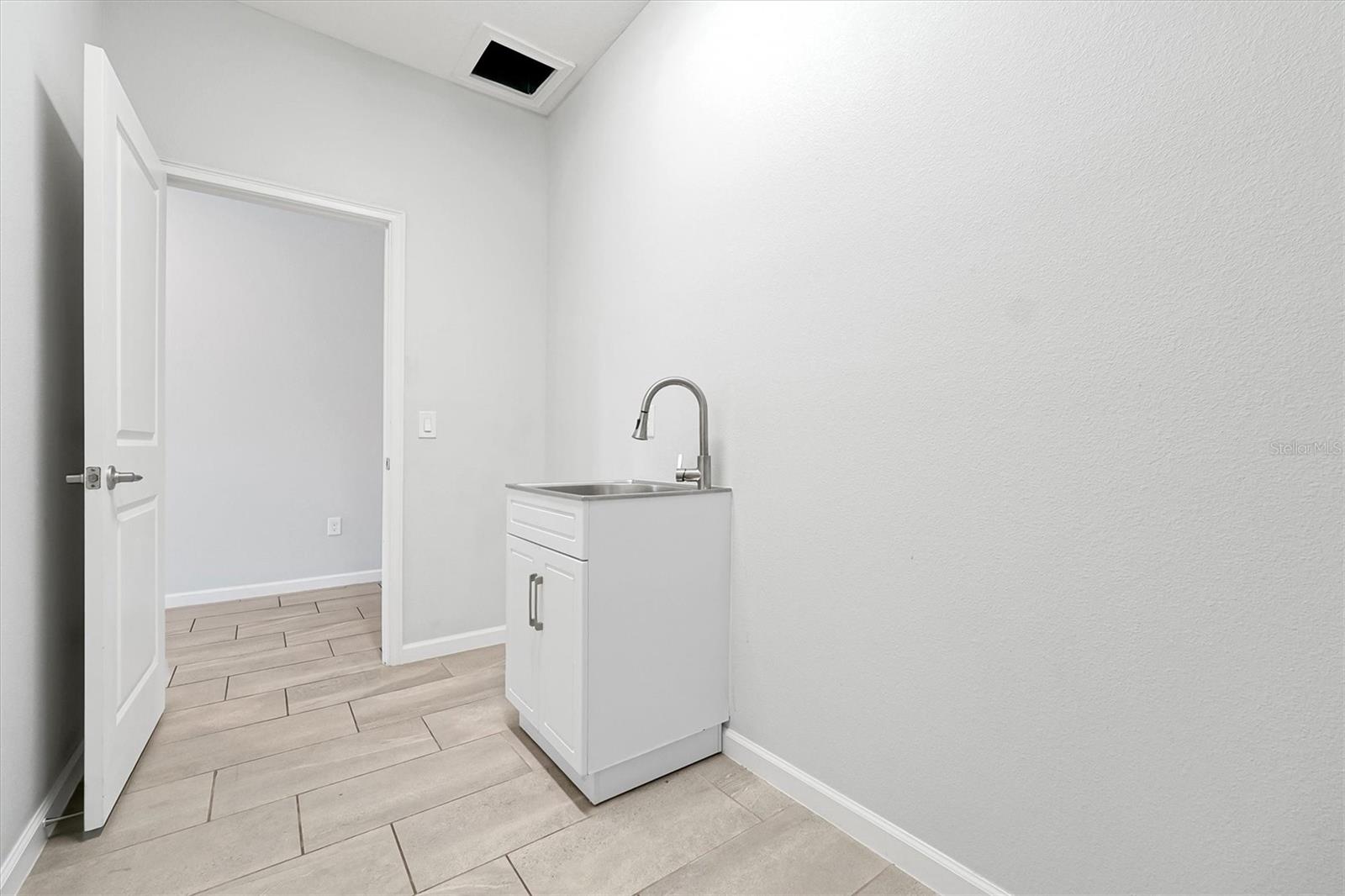 1121 Hendon Loop Property Photo 38