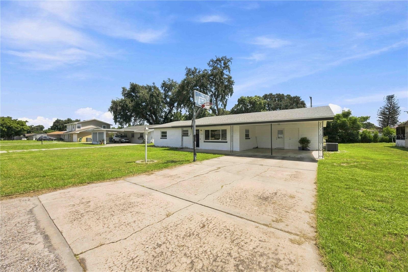 136 Whitman Rd Property Photo 3