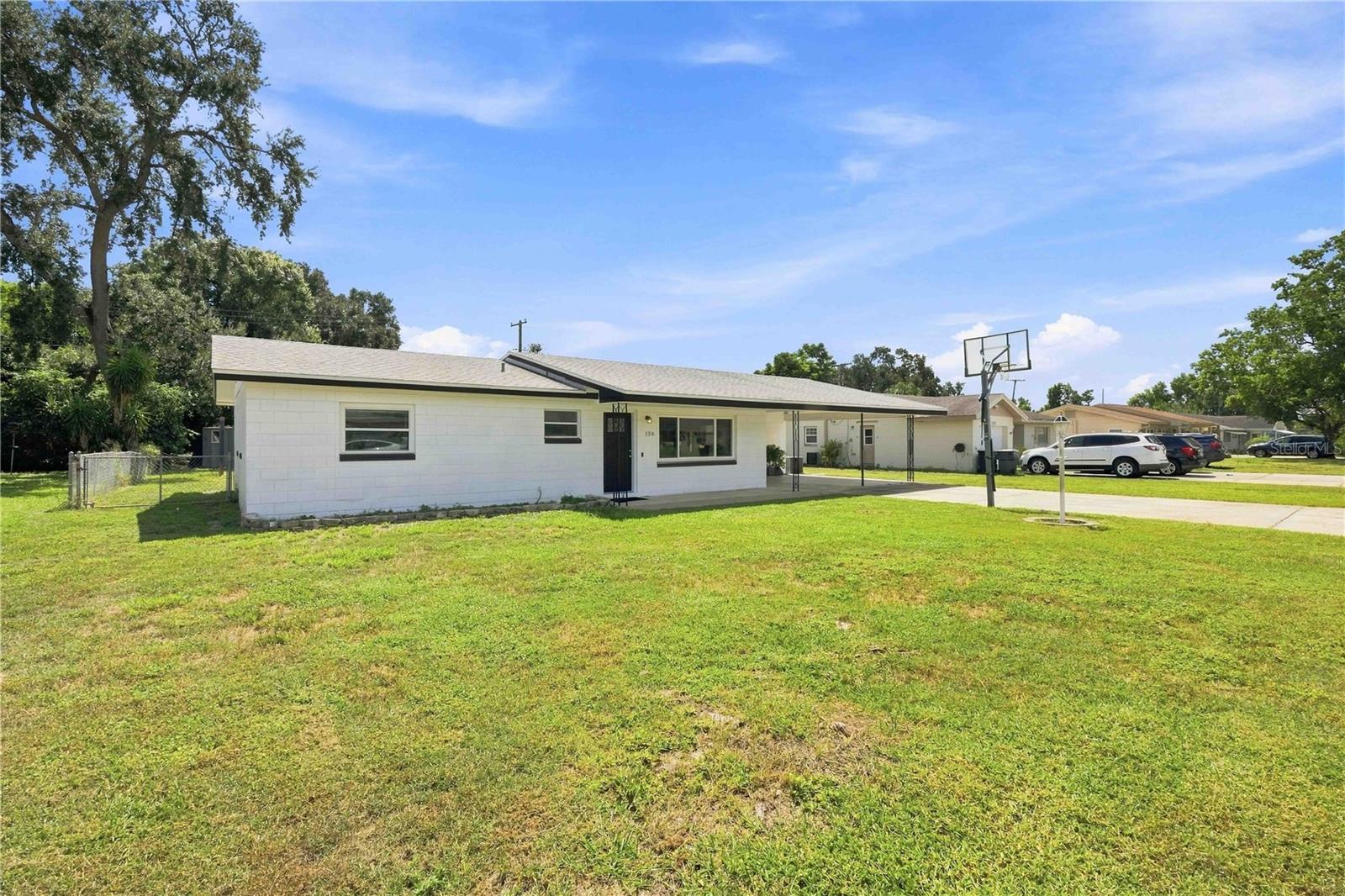 136 Whitman Rd Property Photo 4