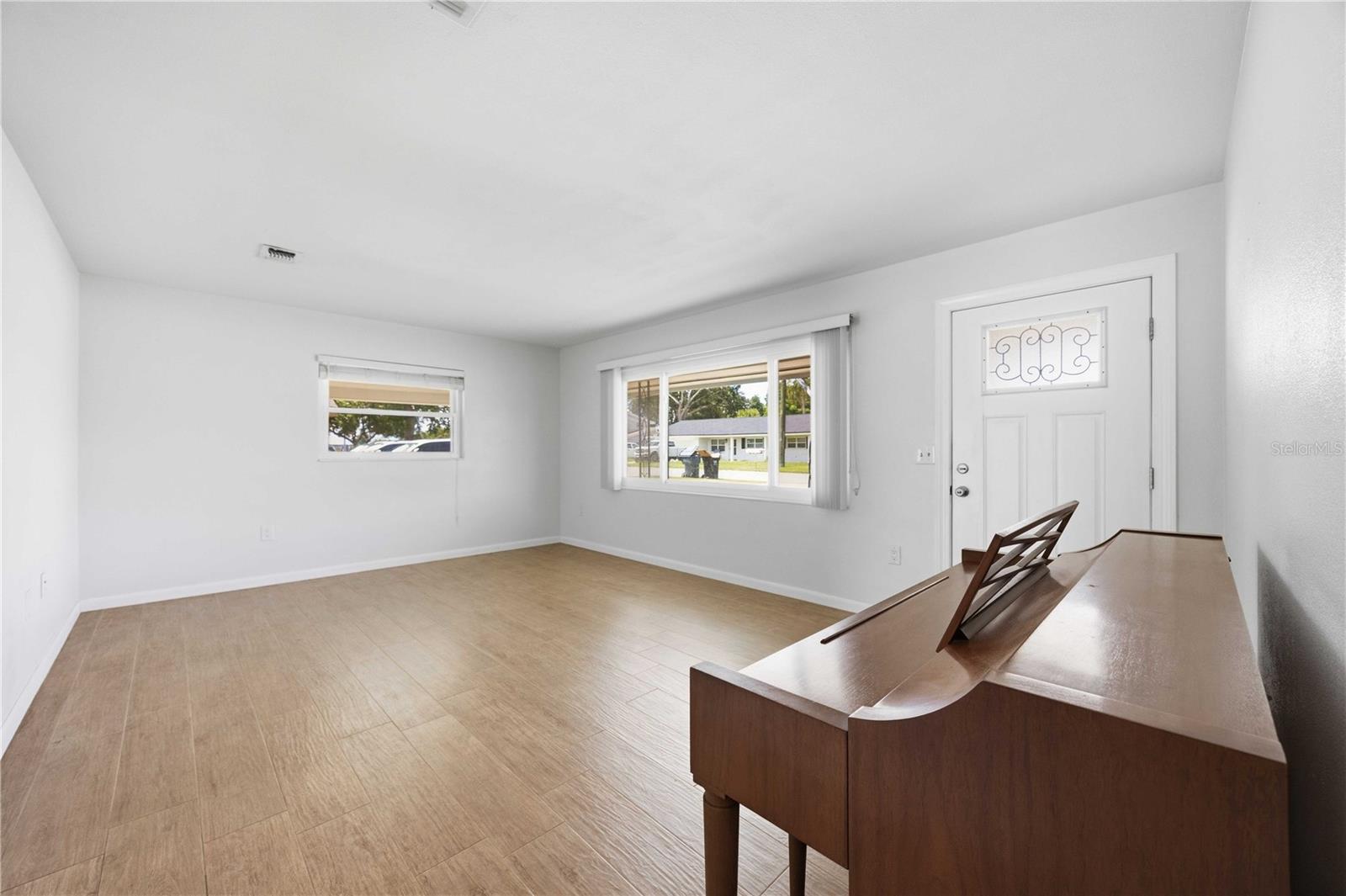 136 Whitman Rd Property Photo 8