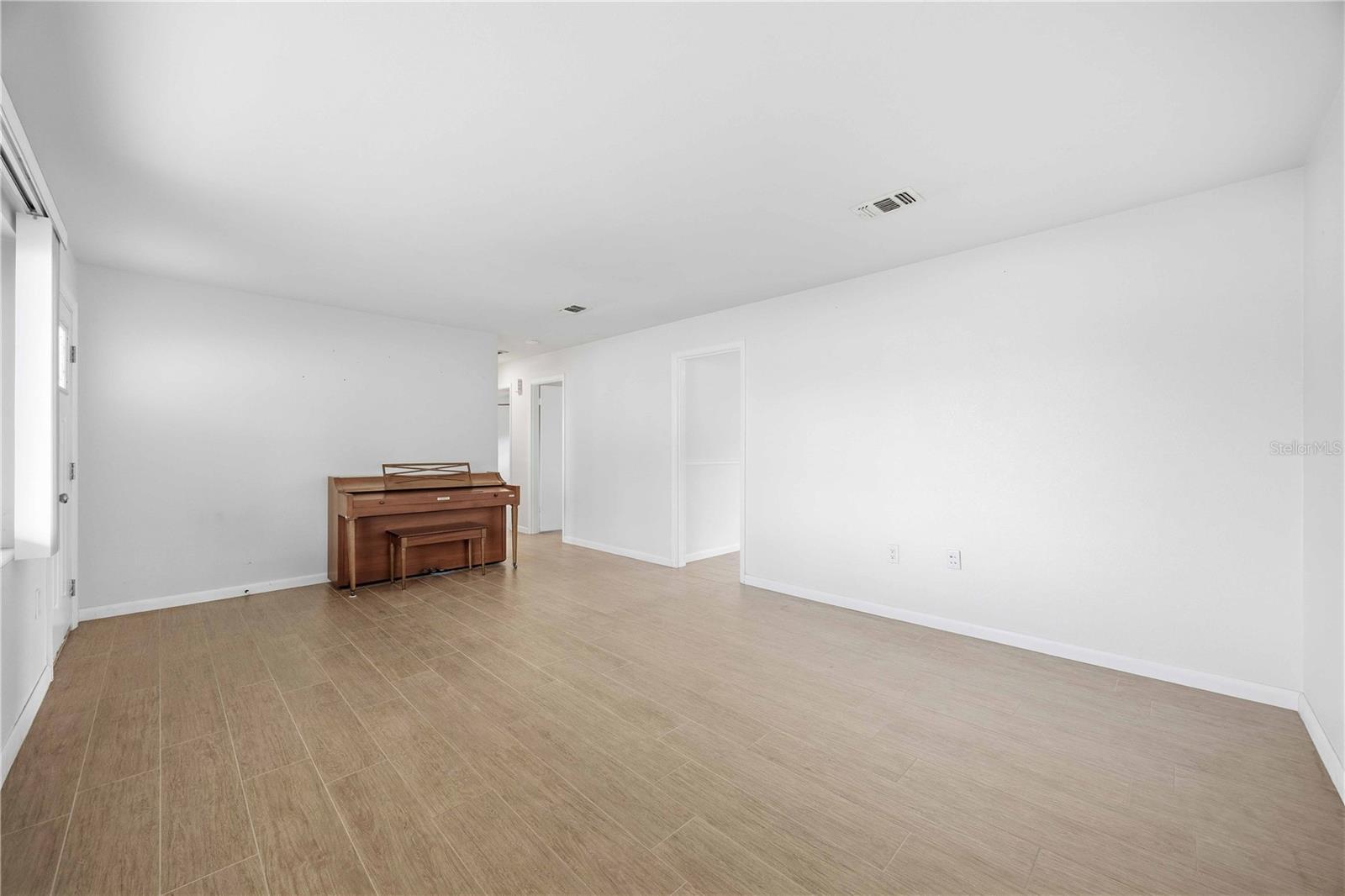 136 Whitman Rd Property Photo 9