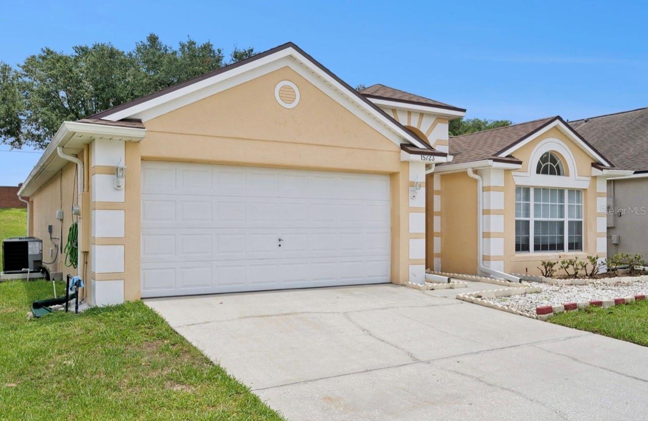 15723 MARKHAM DR Property Photo 1