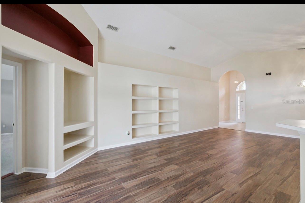 15723 Markham Dr Property Photo 3