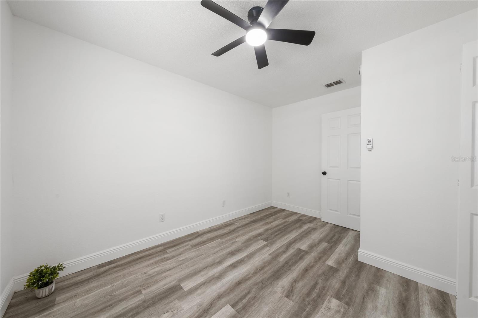 276 18th St Ne Property Photo 18