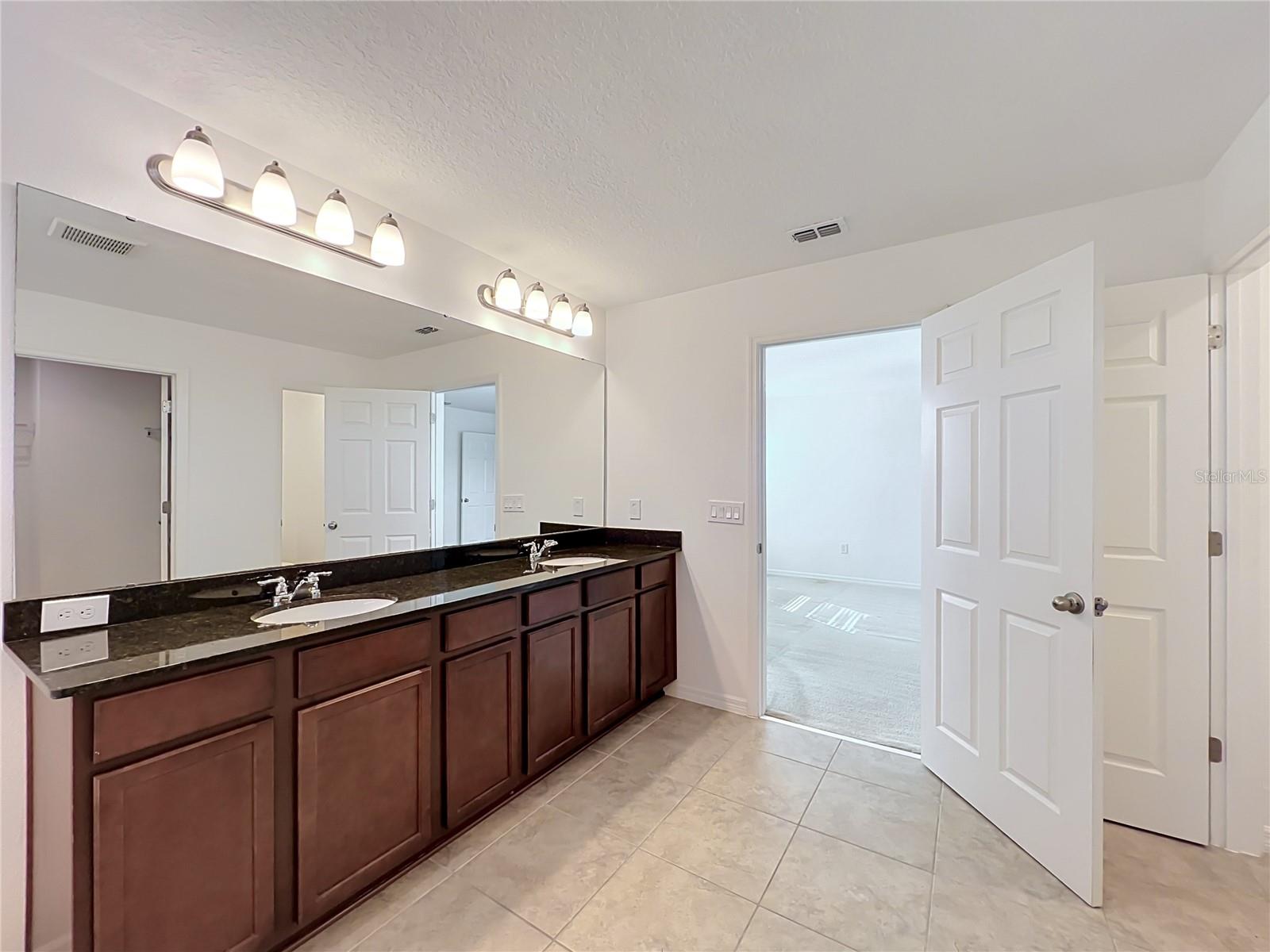2471 Sky Stone Ct Property Photo 40