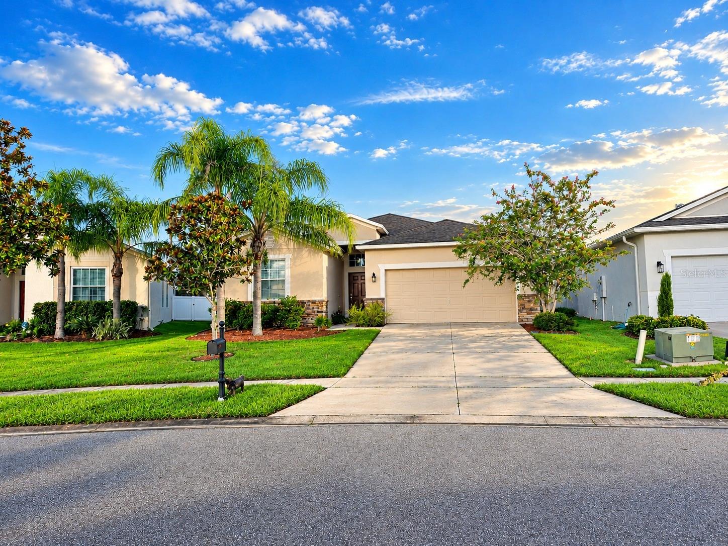2555 CARRICKTON CIR Property Photo 1