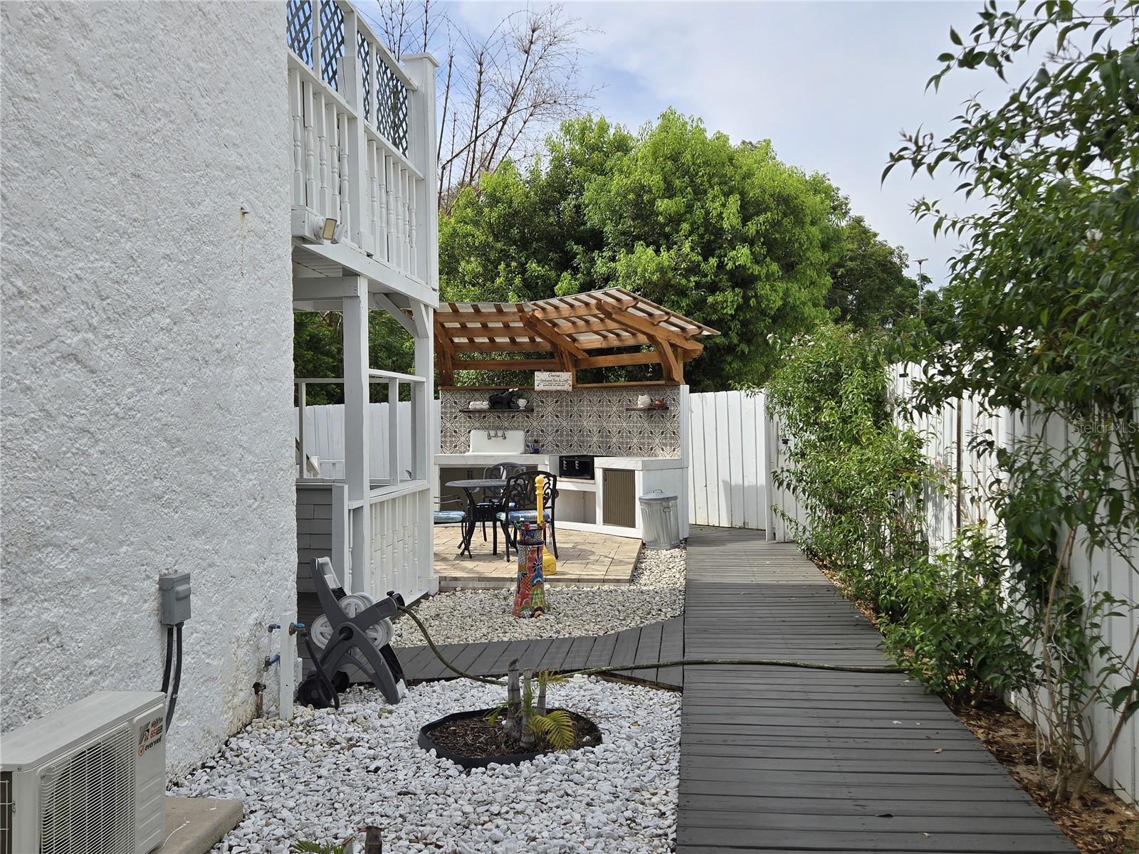 1690 S 10th St #d Property Photo 4