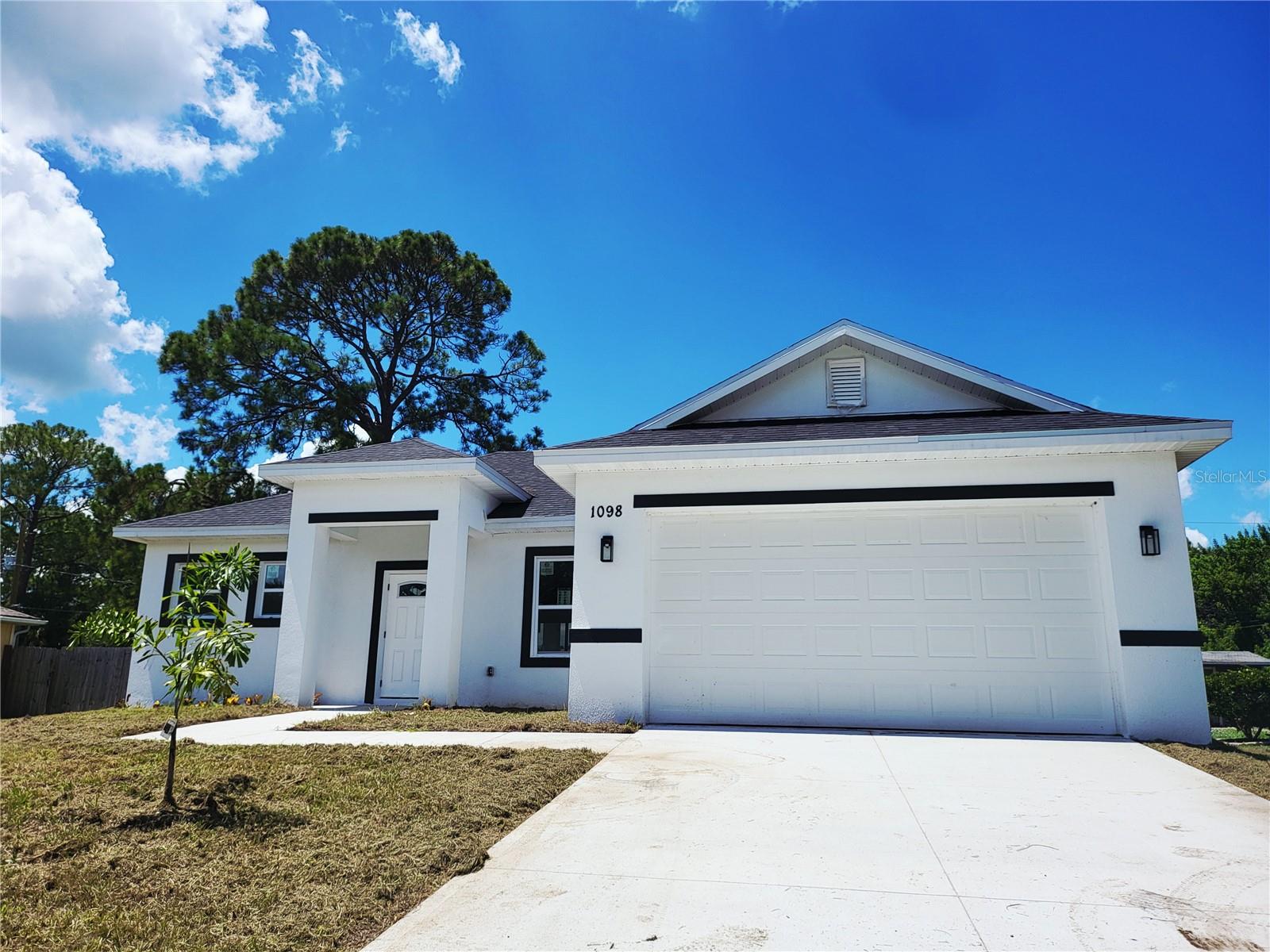 1098 Hammacher Ave Sw Property Photo 3