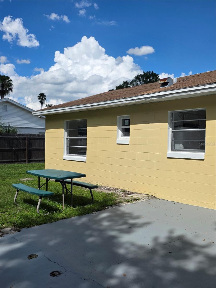 294 Valencia Ave Property Photo 4