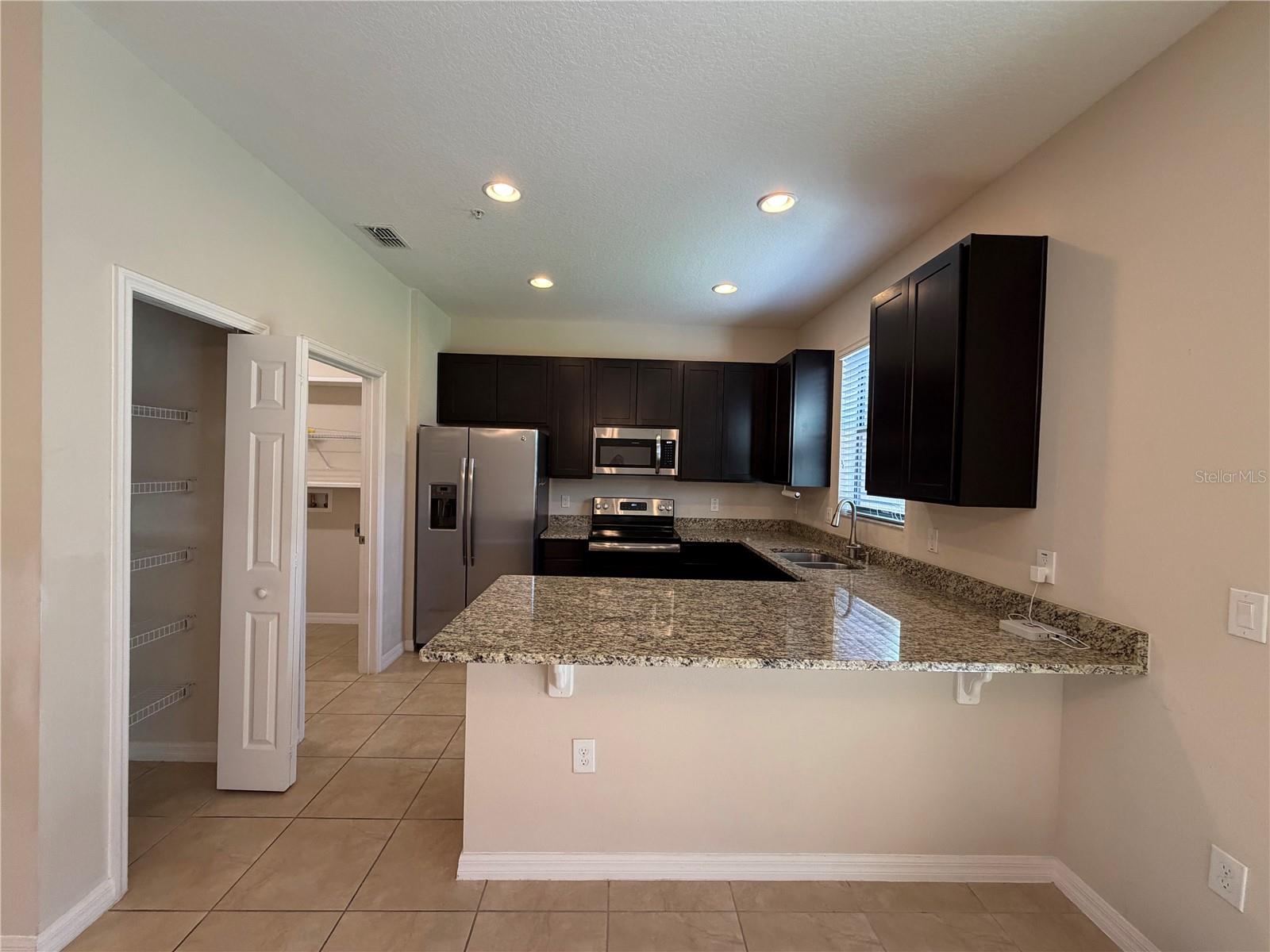 2432 Seven Oaks Dr Property Photo 3
