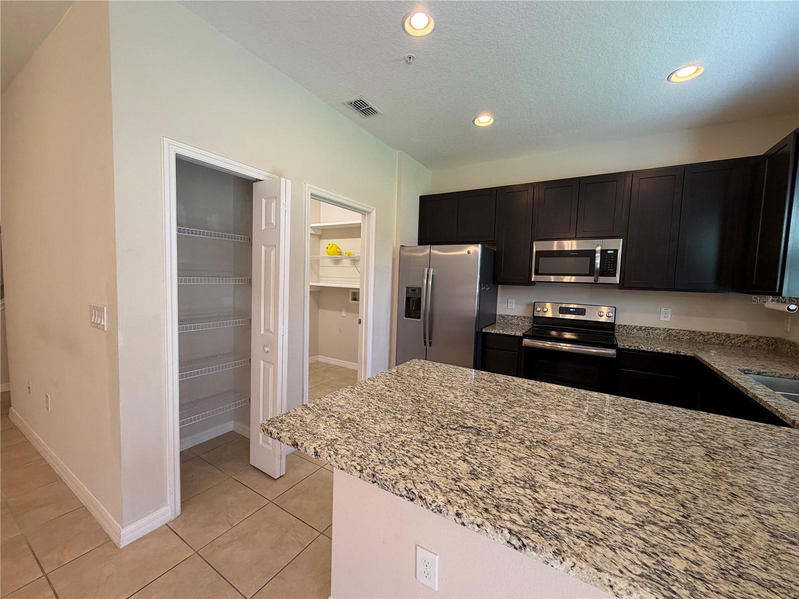 2432 Seven Oaks Dr Property Photo 4