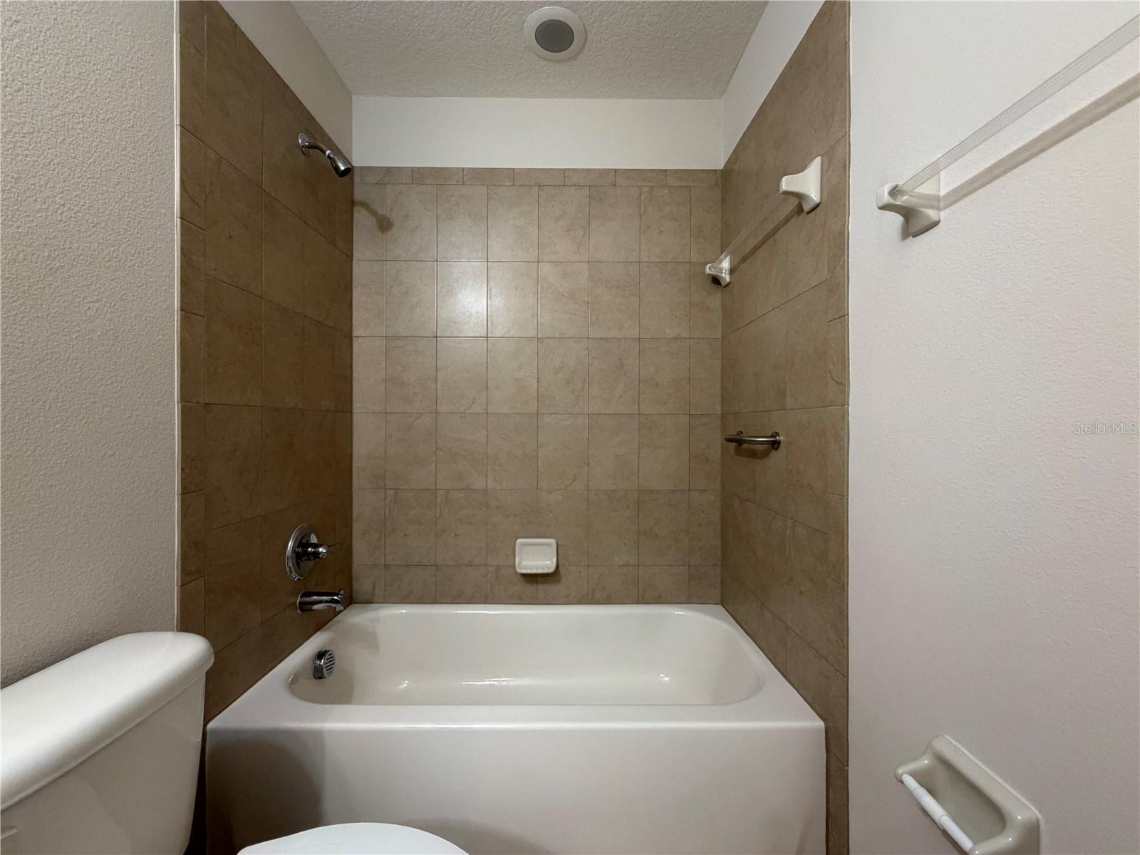 2432 Seven Oaks Dr Property Photo 24
