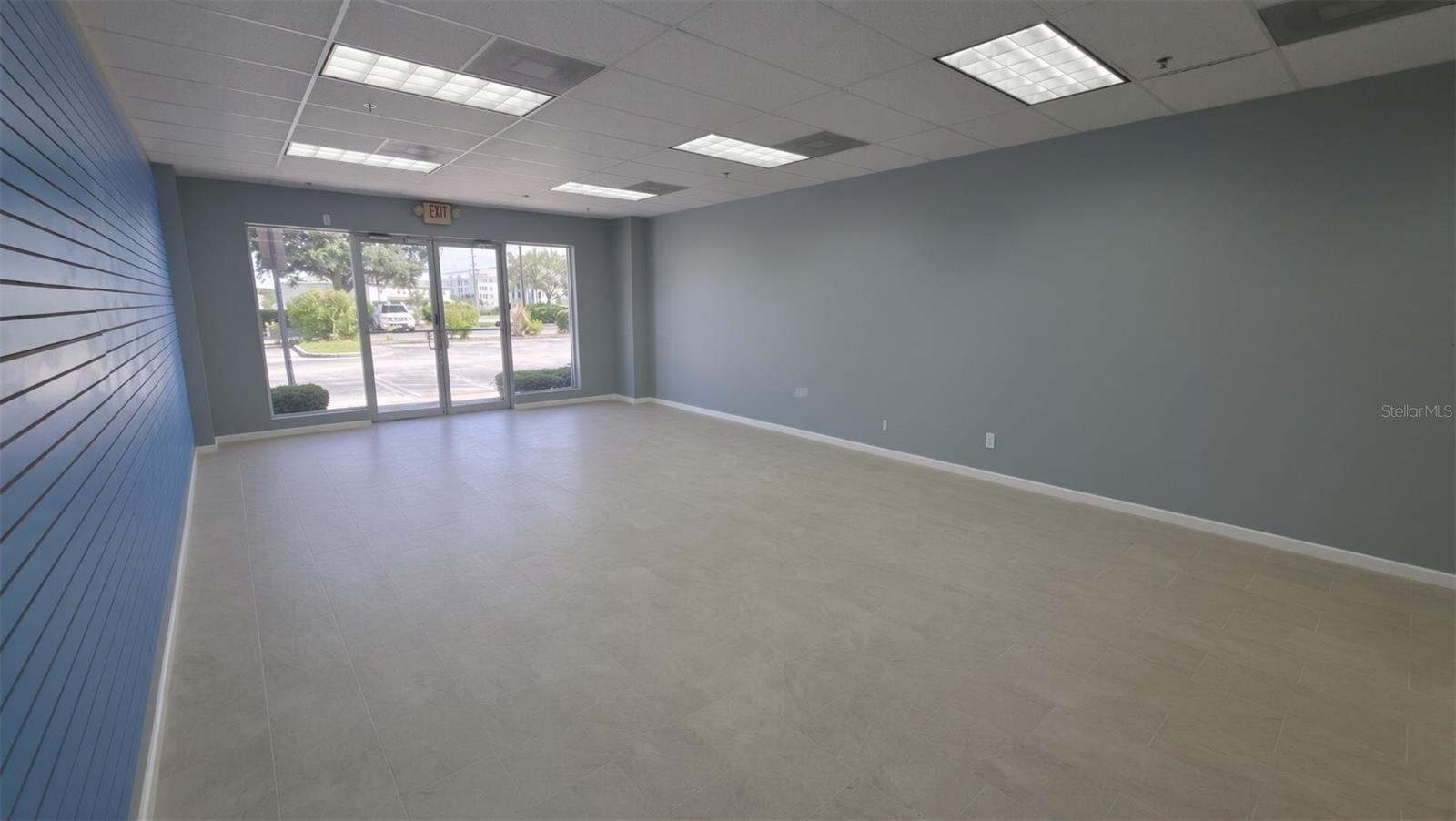 1901 S John Young Pkwy #104 Property Photo 2