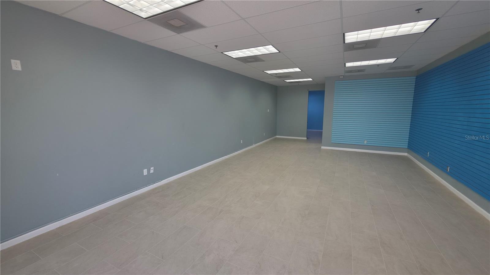 1901 S John Young Pkwy #104 Property Photo 4