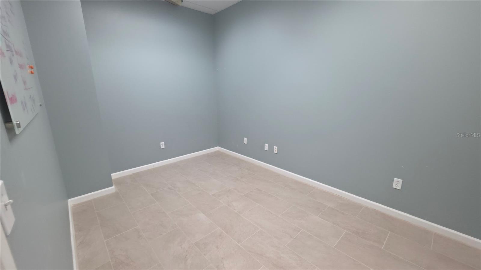 1901 S John Young Pkwy #104 Property Photo 6