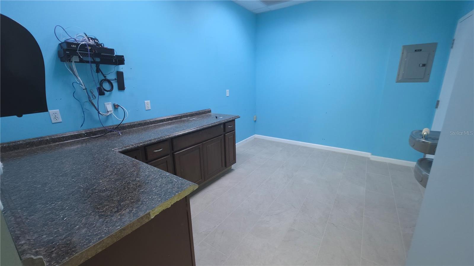 1901 S John Young Pkwy #104 Property Photo 8