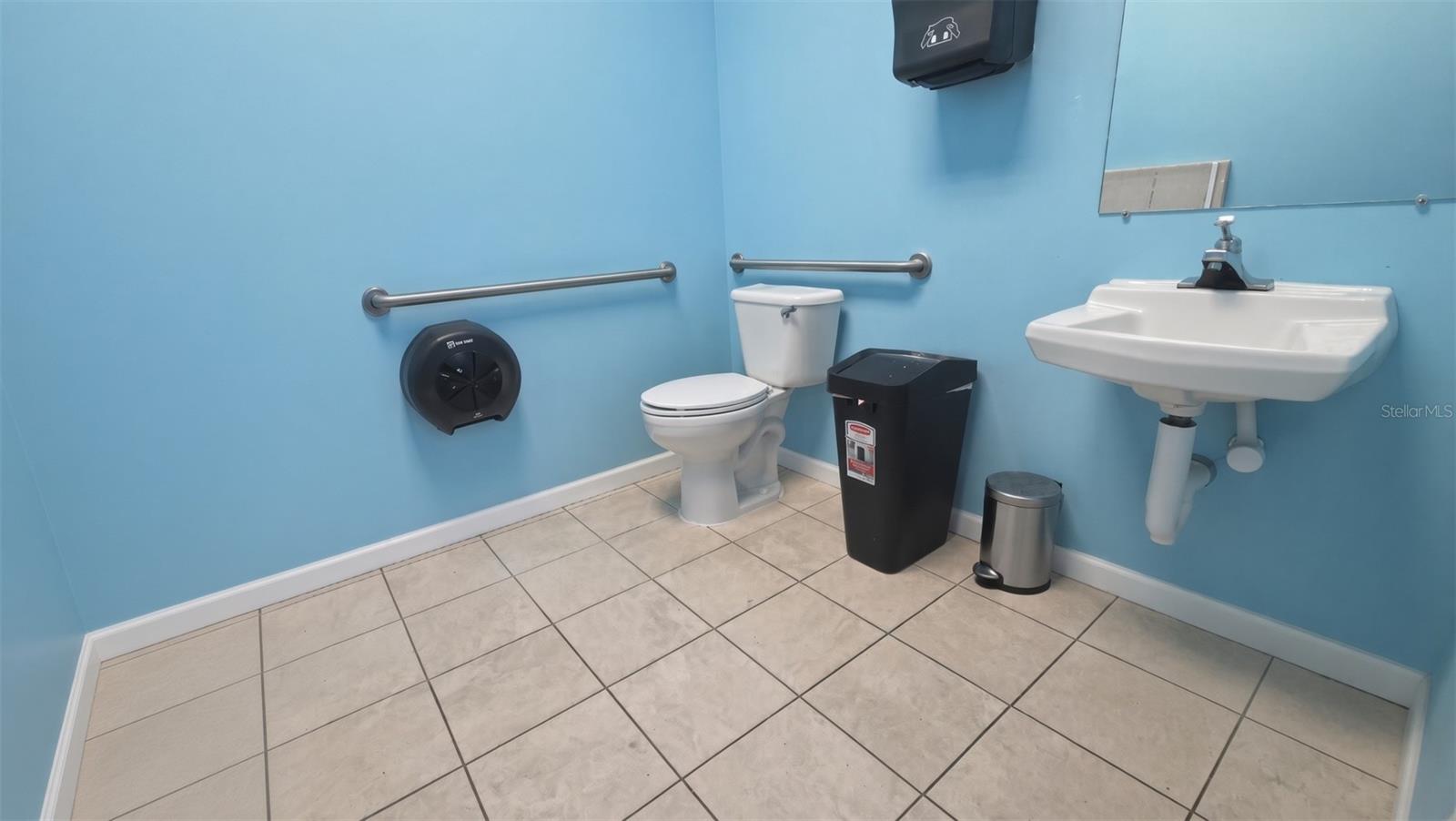 1901 S John Young Pkwy #104 Property Photo 11