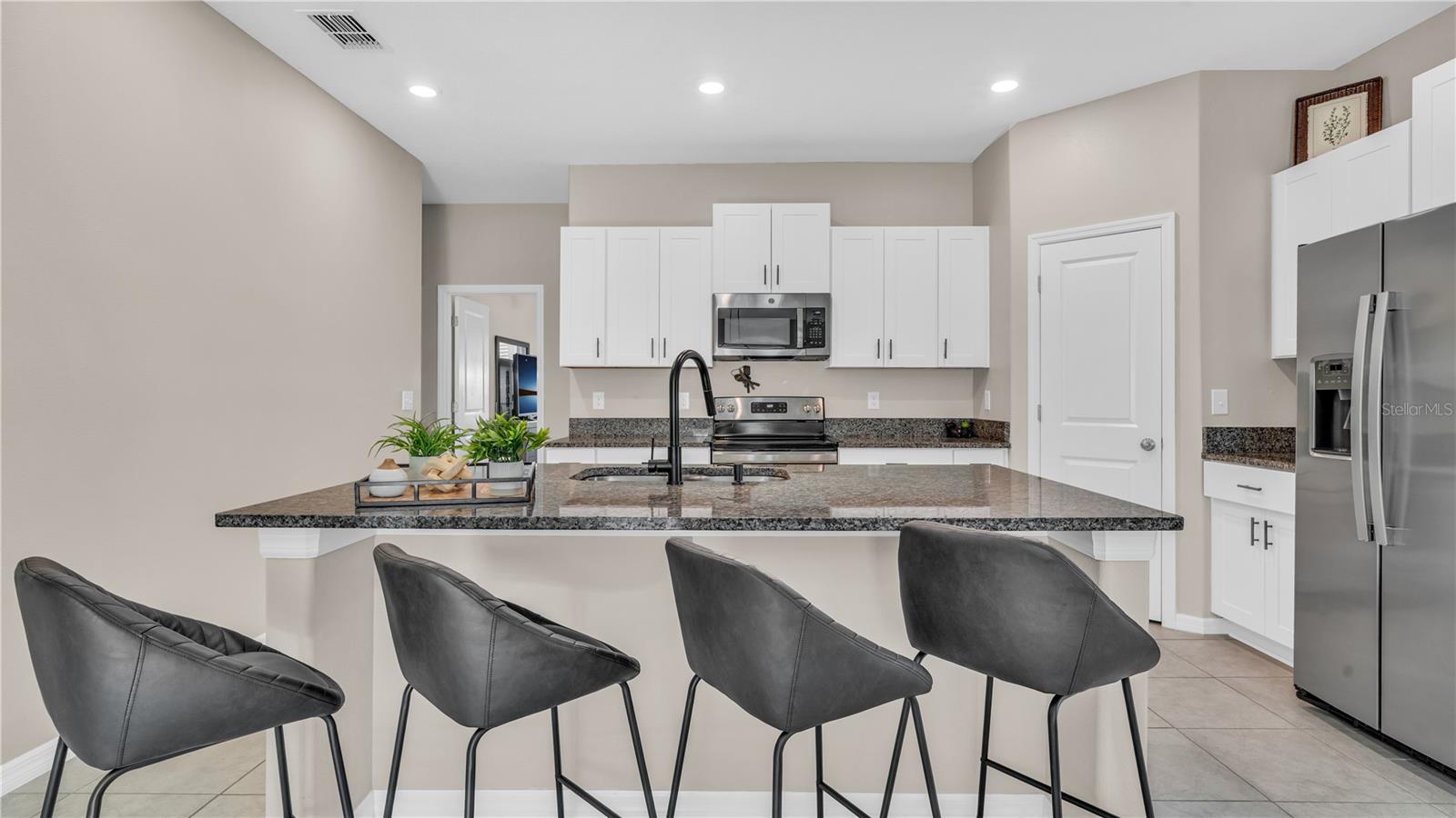 1841 Crinkle Leaf Ct Property Photo 3