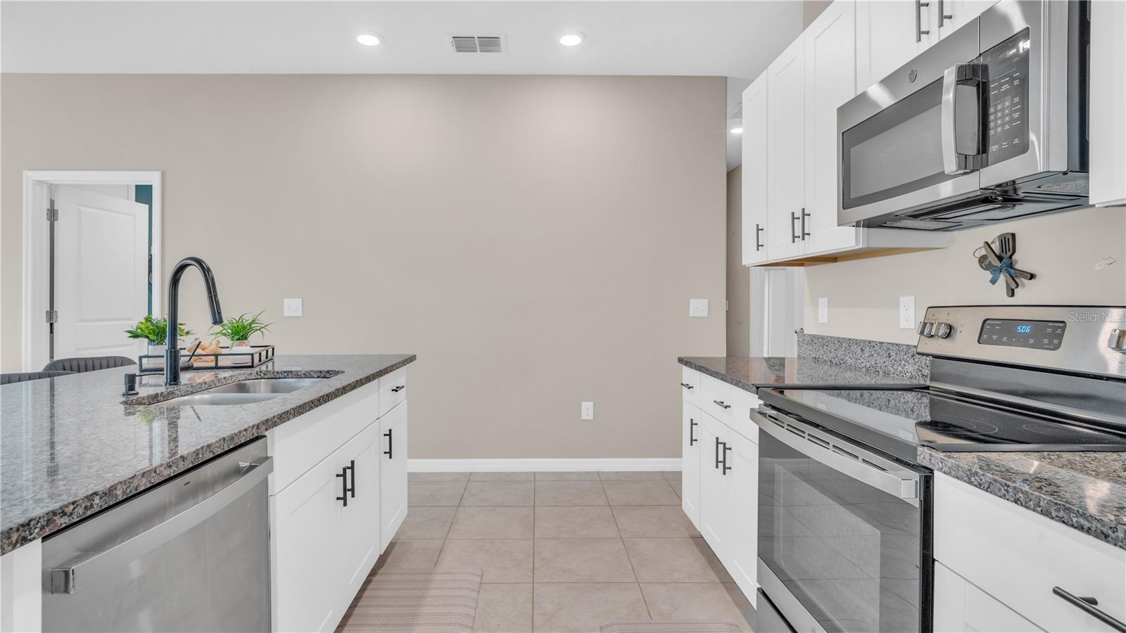 1841 Crinkle Leaf Ct Property Photo 8