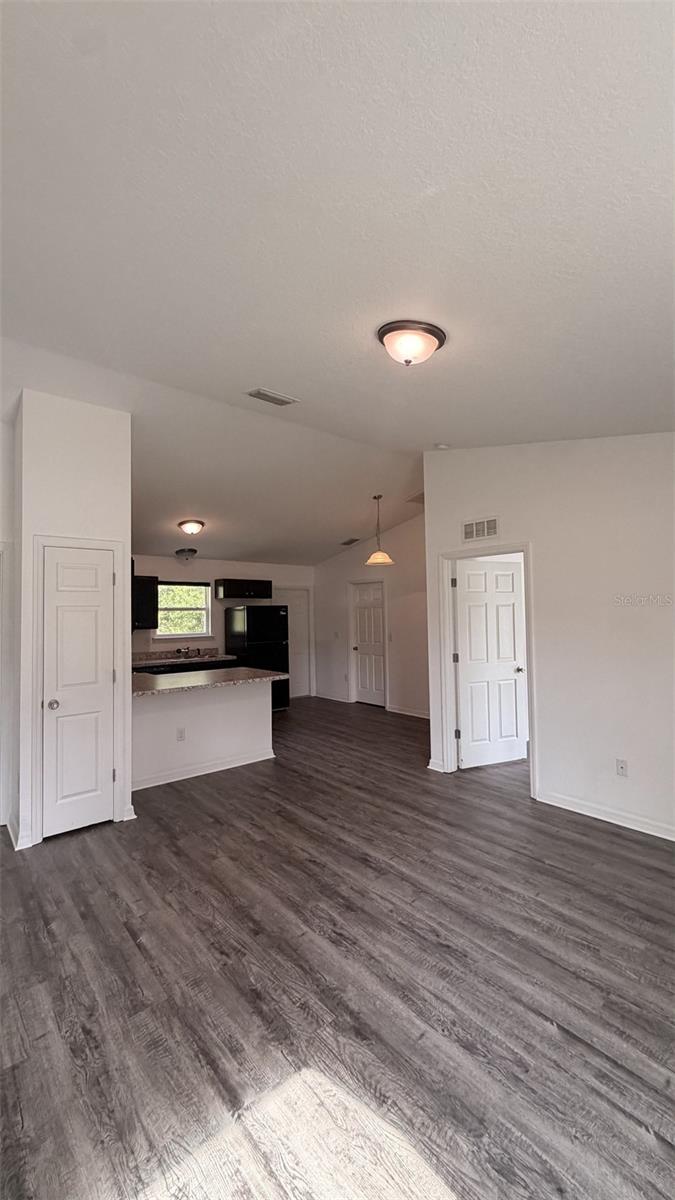 2549 W Castania Dr Property Photo 3