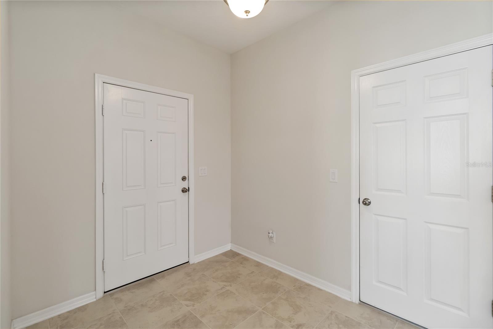 1651 Chatsworth Cir Property Photo 5