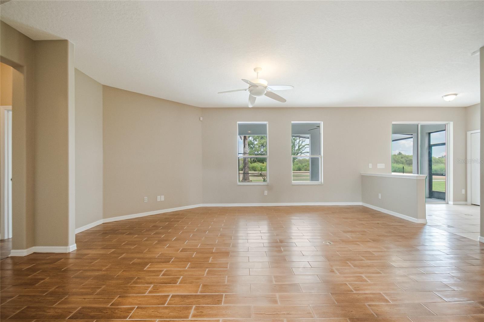2321 The Oaks Blvd Property Photo 23