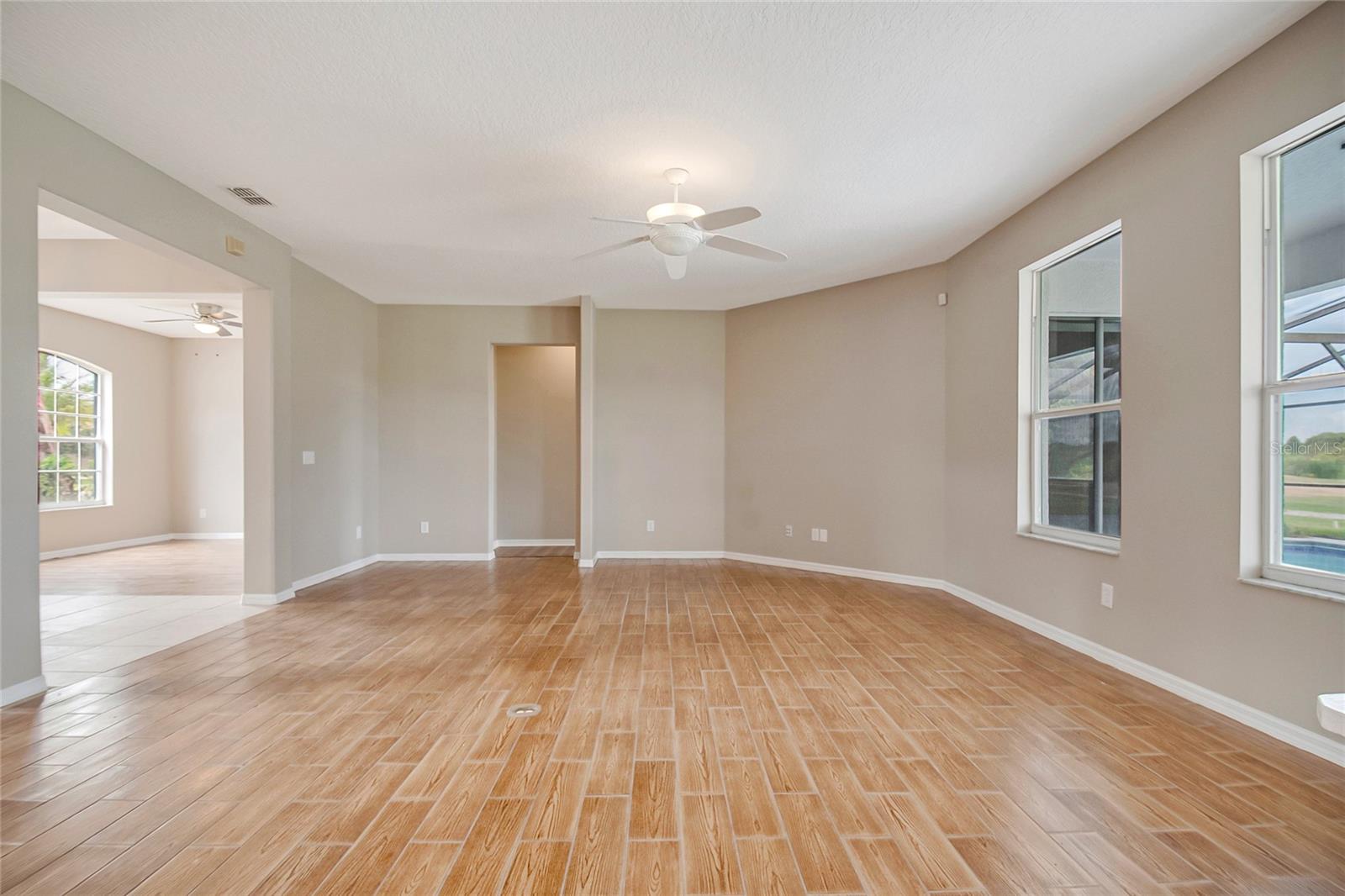 2321 The Oaks Blvd Property Photo 26