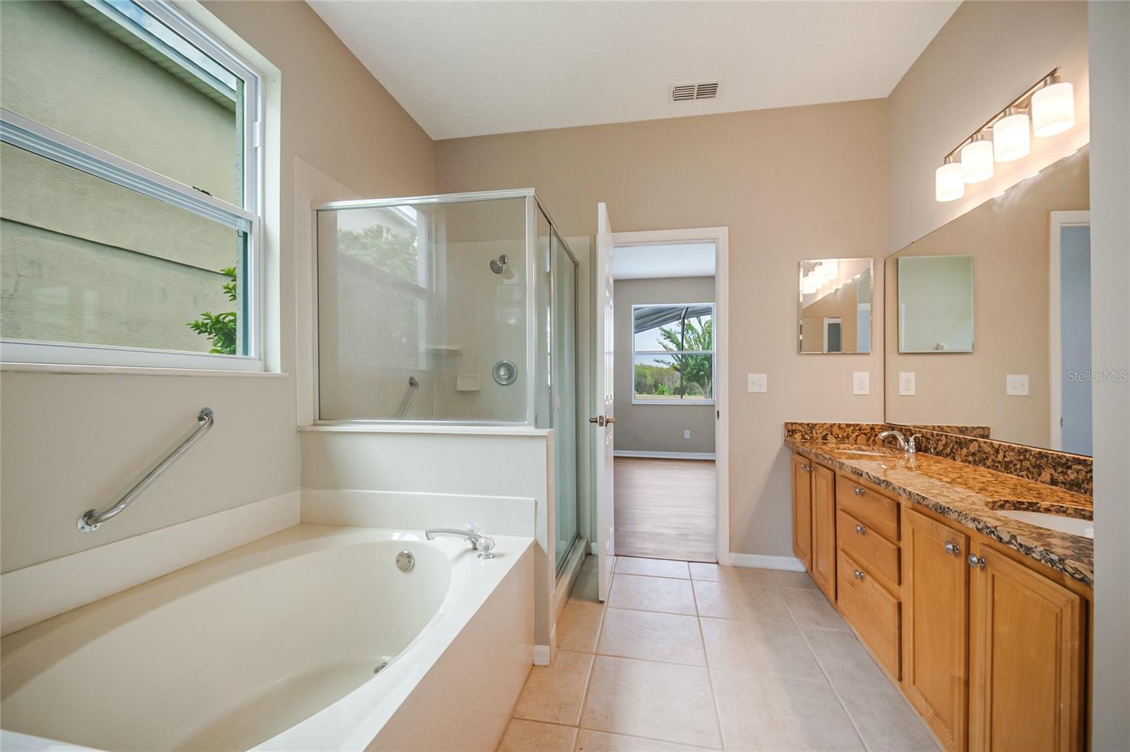 2321 The Oaks Blvd Property Photo 44
