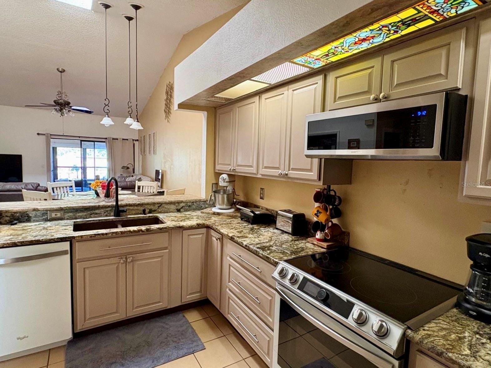 2466 Alhambra St Property Photo 5