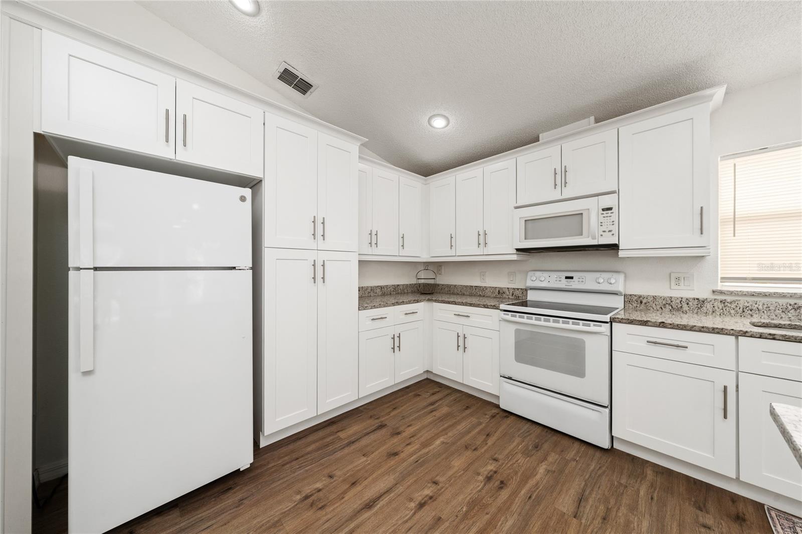 3267 Brewster Dr Property Photo 11