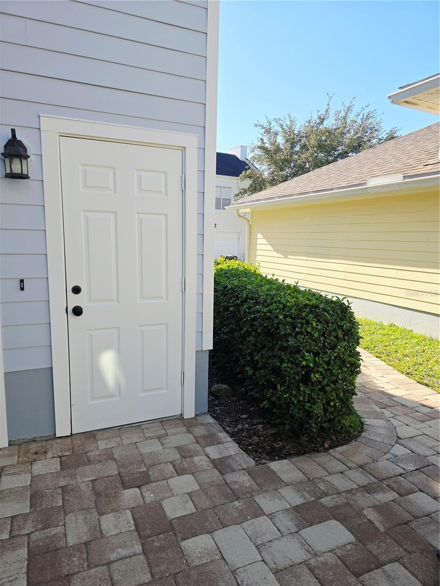1106 RUSH CT #B Property Photo 1