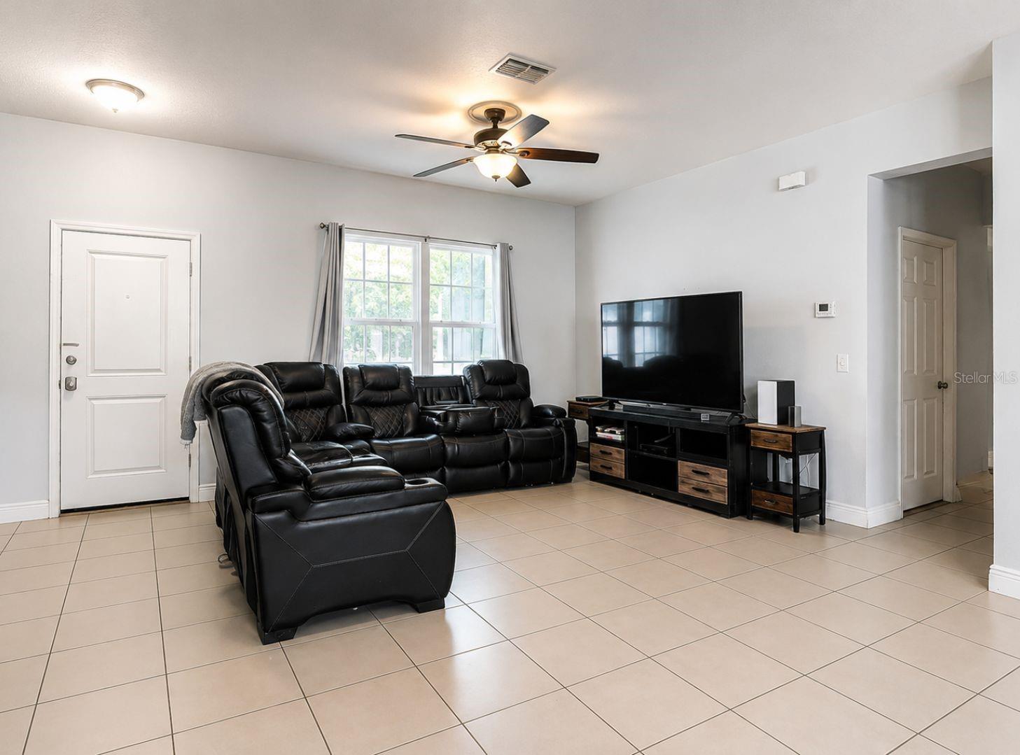 420 E Eagle Drive Property Photo 4