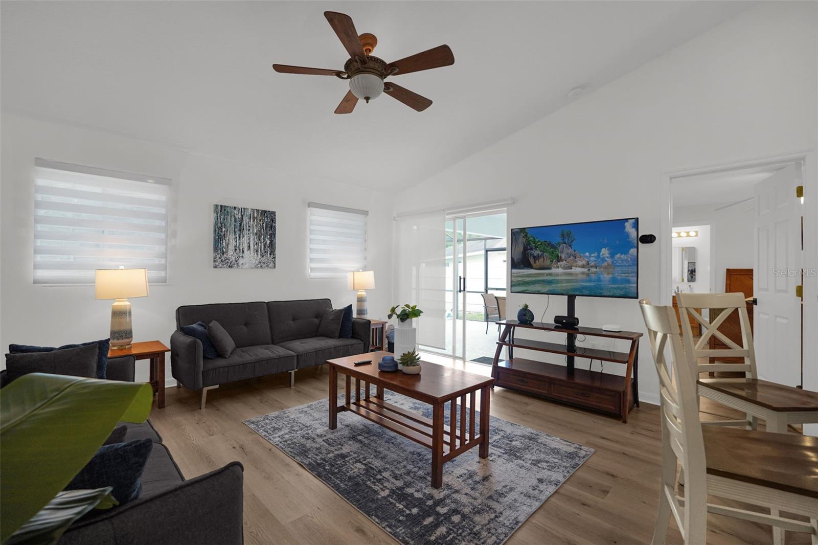 470 Paradise Woods Ct Property Photo 4